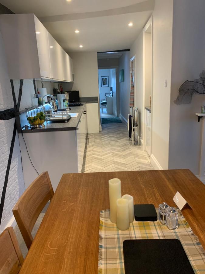 Hideaway Holiday Apartment Salisbury Bagian luar foto