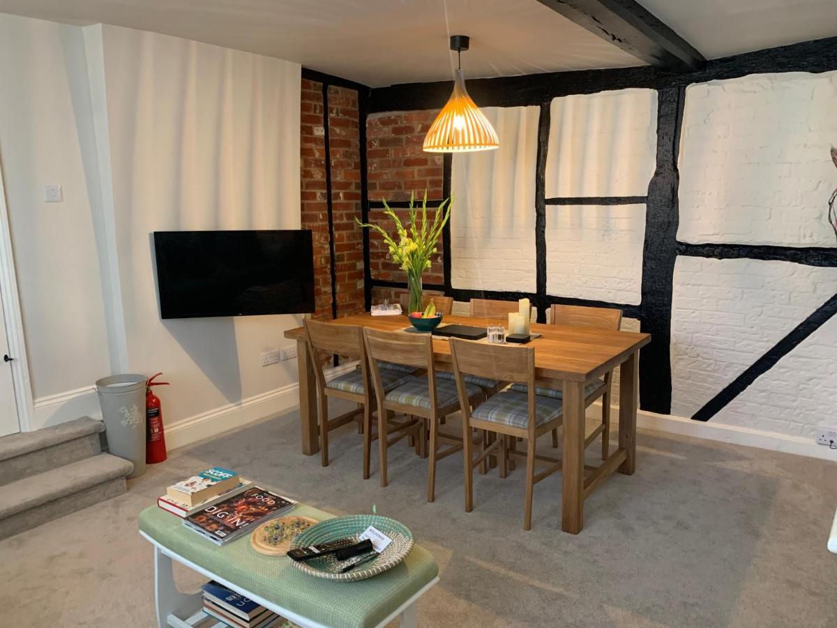 Hideaway Holiday Apartment Salisbury Bagian luar foto
