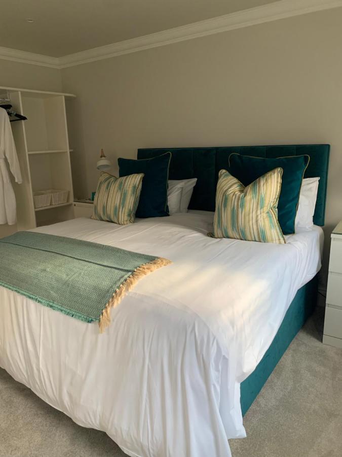 Hideaway Holiday Apartment Salisbury Bagian luar foto