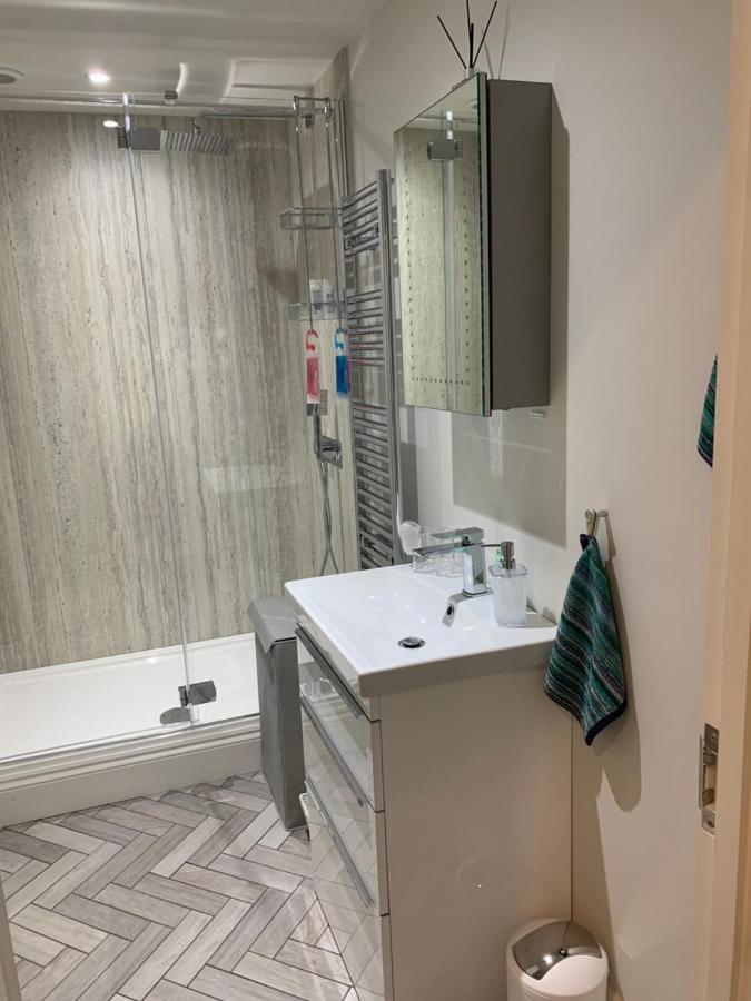 Hideaway Holiday Apartment Salisbury Bagian luar foto