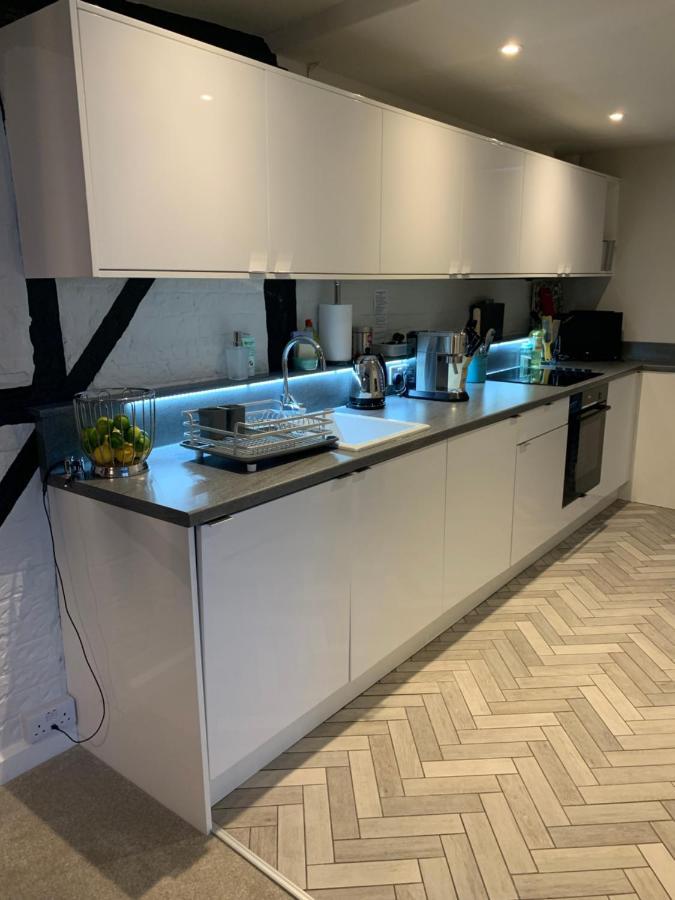 Hideaway Holiday Apartment Salisbury Bagian luar foto