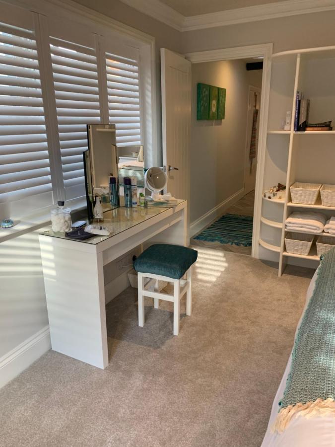 Hideaway Holiday Apartment Salisbury Bagian luar foto