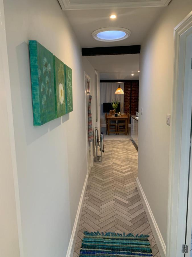 Hideaway Holiday Apartment Salisbury Bagian luar foto