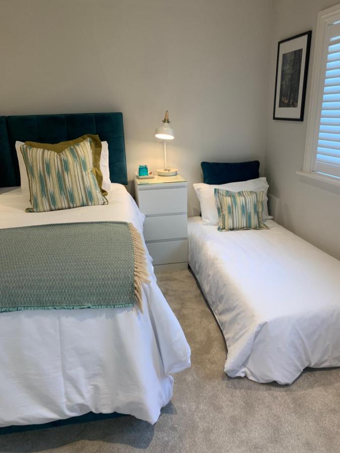 Hideaway Holiday Apartment Salisbury Bagian luar foto